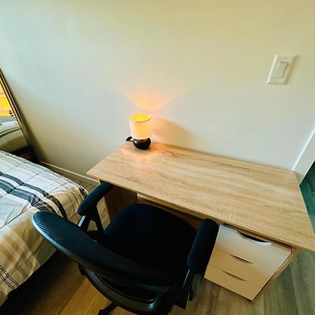 Cozy & Bright Home With Parking Вікторія Екстер'єр фото