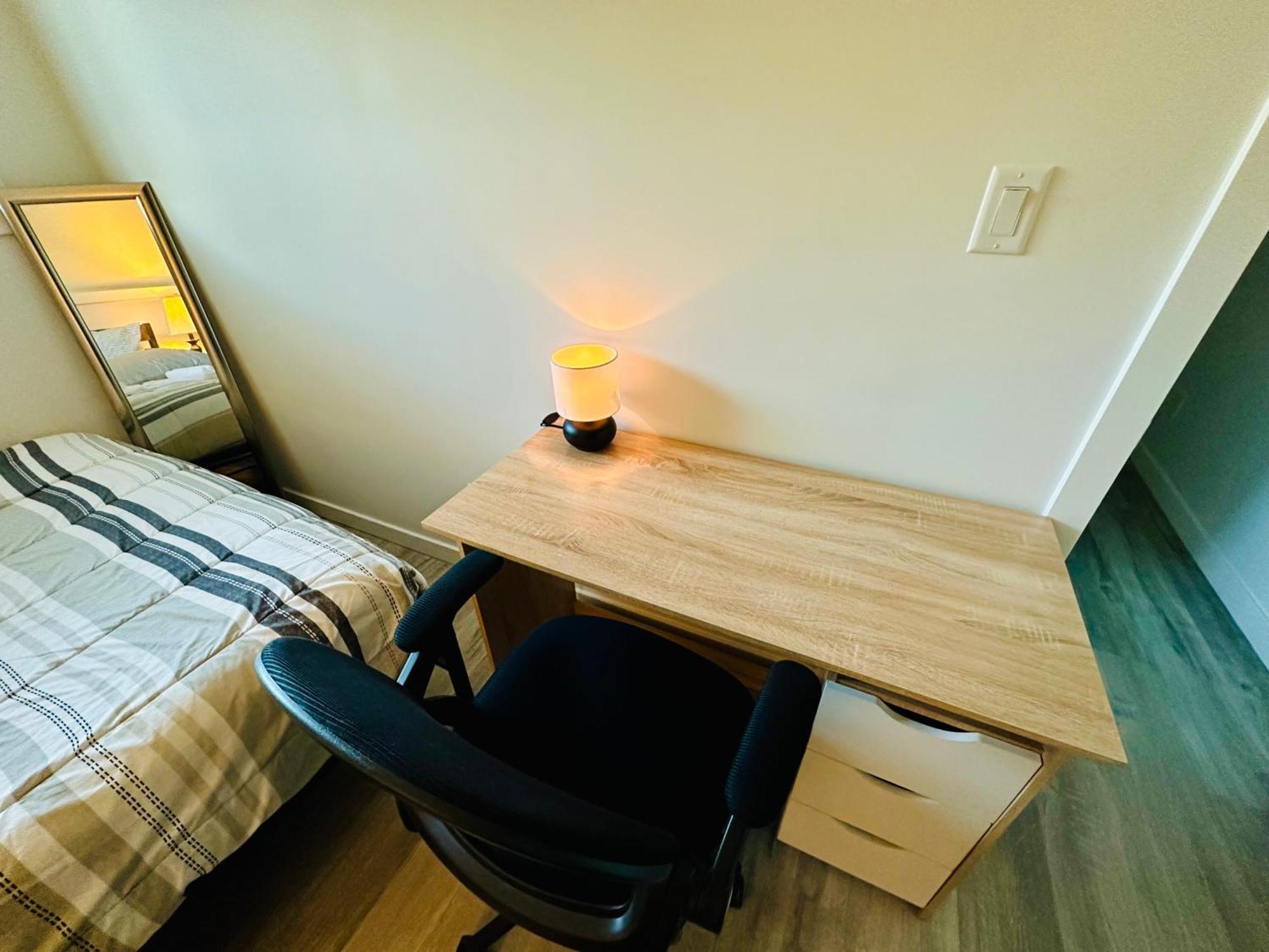 Cozy & Bright Home With Parking Вікторія Екстер'єр фото